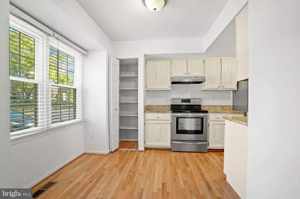 Fairfax, VA 22032,4869 NASH DR