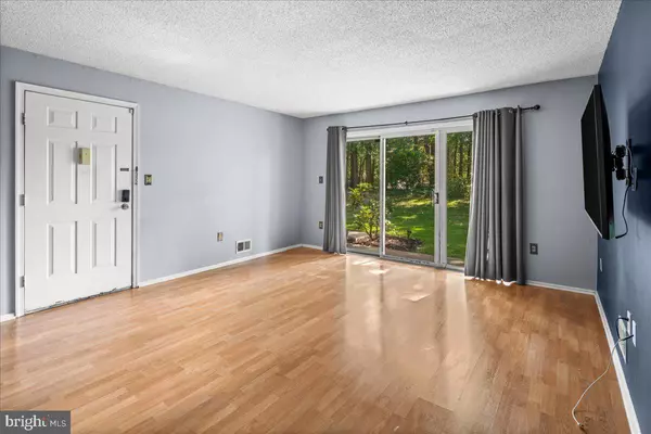 Hamilton, NJ 08619,18 ASPEN CT