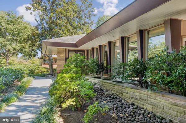 Arlington, VA 22207,2719 N NELSON ST