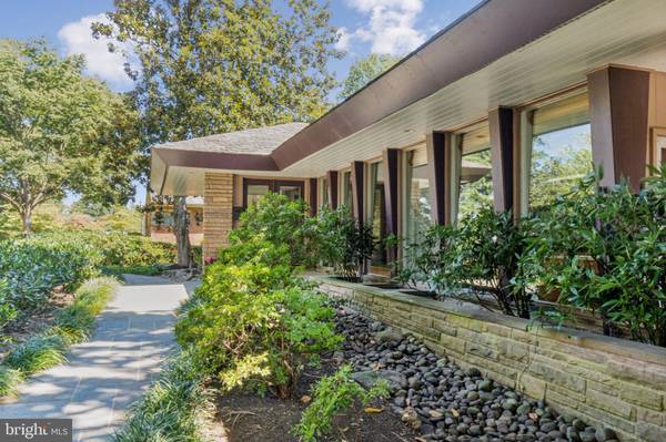 Arlington, VA 22207,2719 N NELSON ST