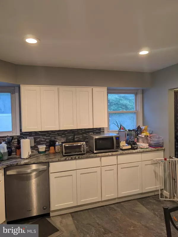 Burlington, NJ 08016,13 CENTER AVE