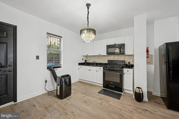 Philadelphia, PA 19140,811 W SCHILLER ST