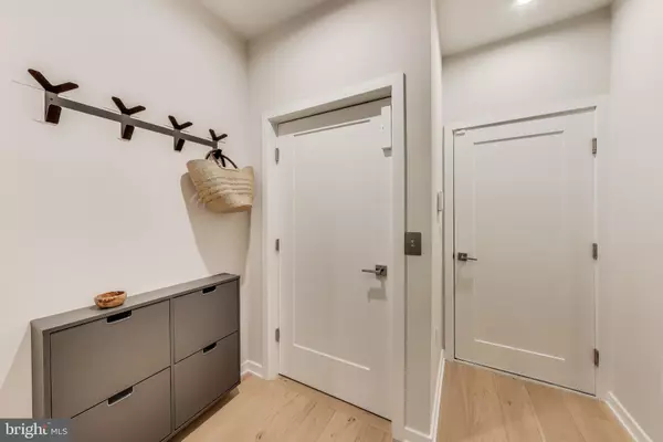 Mclean, VA 22102,7462 BACKETT WOOD TER #306