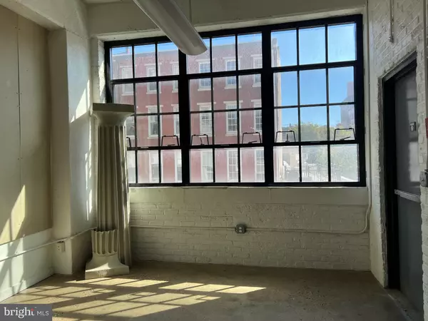 Philadelphia, PA 19106,20 N 3RD ST #302