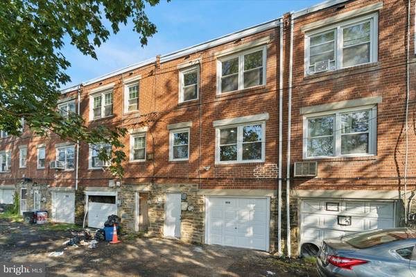 6858 CLOVER LN, Upper Darby, PA 19082