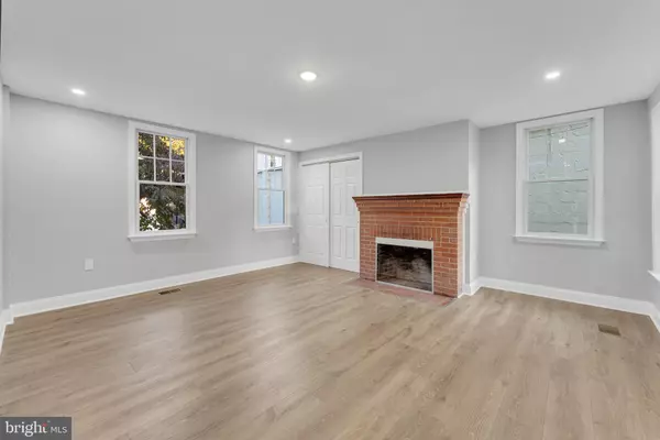 Pennington, NJ 08534,15 N MAIN ST #A