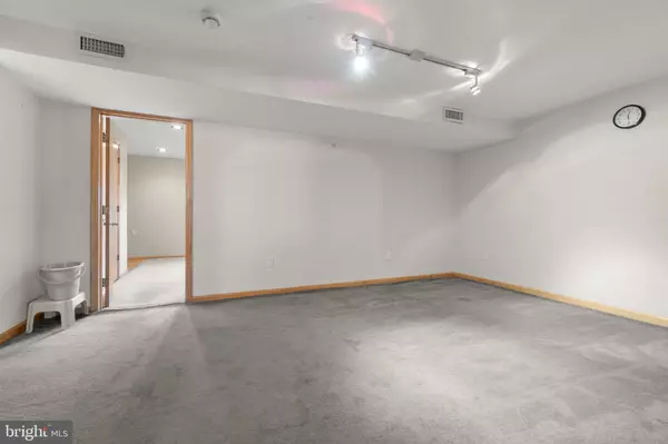 Carteret, NJ 07008,7 SUNNYSIDE DR