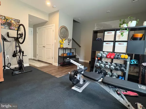 Alexandria, VA 22306,7318 MOUNTAINEER DR