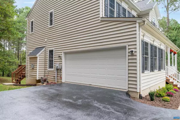 Barboursville, VA 22923,211 RED CEDAR RD