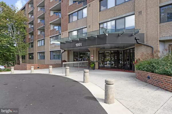 Reston, VA 20191,1951 SAGEWOOD LN #226