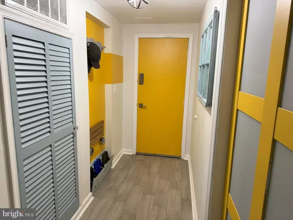 Columbia, MD 21044,10077 WINDSTREAM DR #1