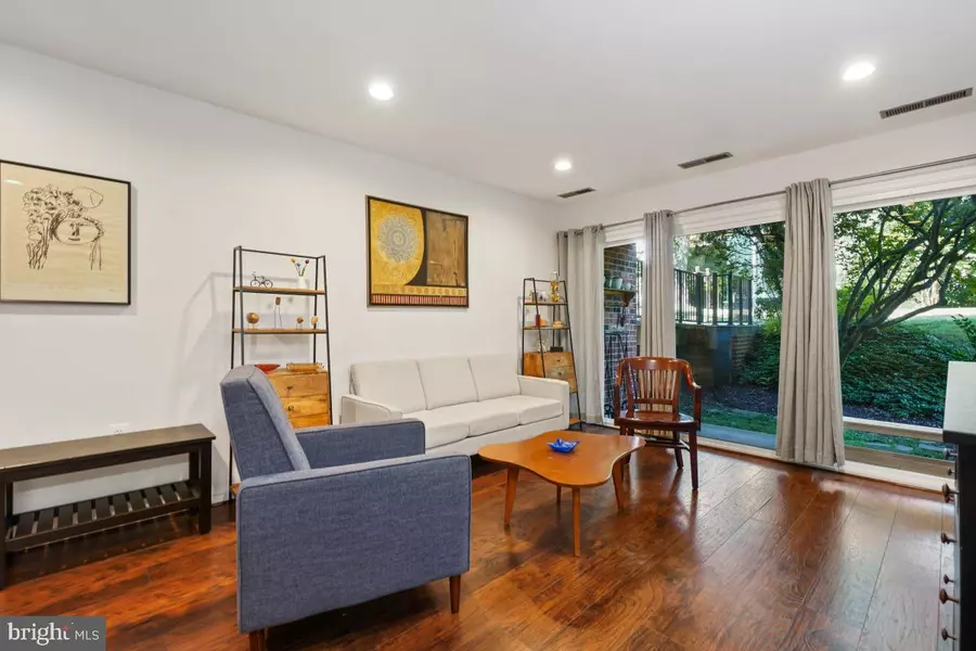 878 COLLEGE PKWY #101, Rockville, MD 20850