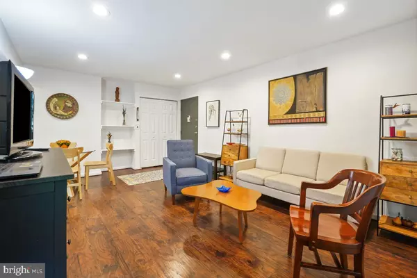 878 COLLEGE PKWY #101, Rockville, MD 20850