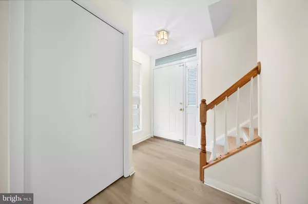 Ashburn, VA 20147,44226 MOSSY BROOK SQ