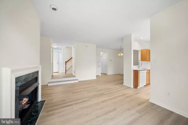 Ashburn, VA 20147,44226 MOSSY BROOK SQ