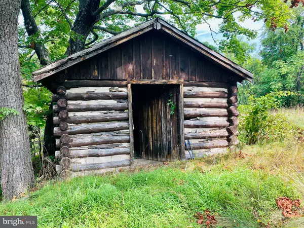 Paw Paw, WV 25434,914 PLAINS RD