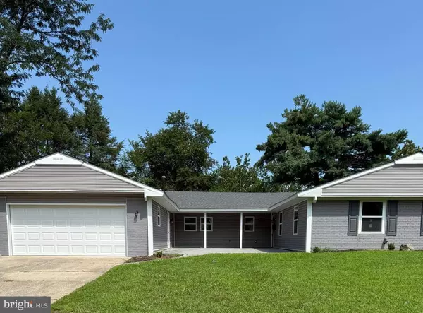 51 CLUB HOUSE DR, Willingboro, NJ 08046