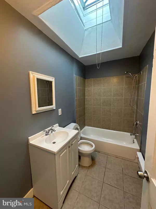 Philadelphia, PA 19142,6746 LINMORE AVE