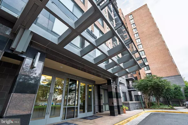 Alexandria, VA 22303,2451 MIDTOWN AVE #713