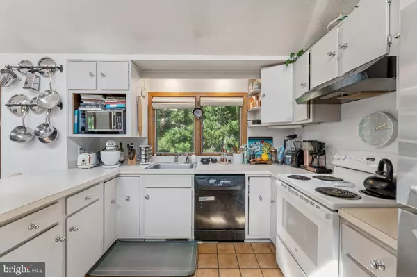 Mclean, VA 22101,1684 CHAIN BRIDGE RD