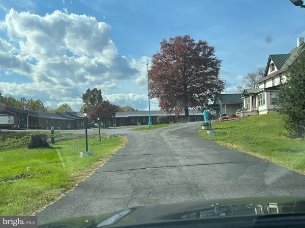 2 BLUE HILL RD, Hancock, MD 21750