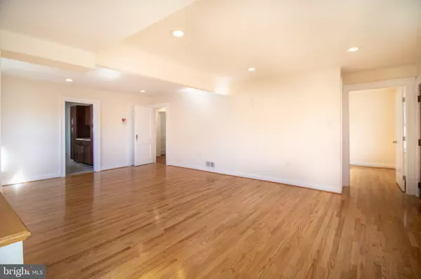 Martinsburg, WV 25401,1009 WEST VIRGINIA AVENUE