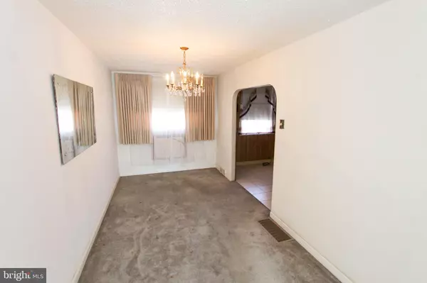 Philadelphia, PA 19135,6650 ERDRICK ST