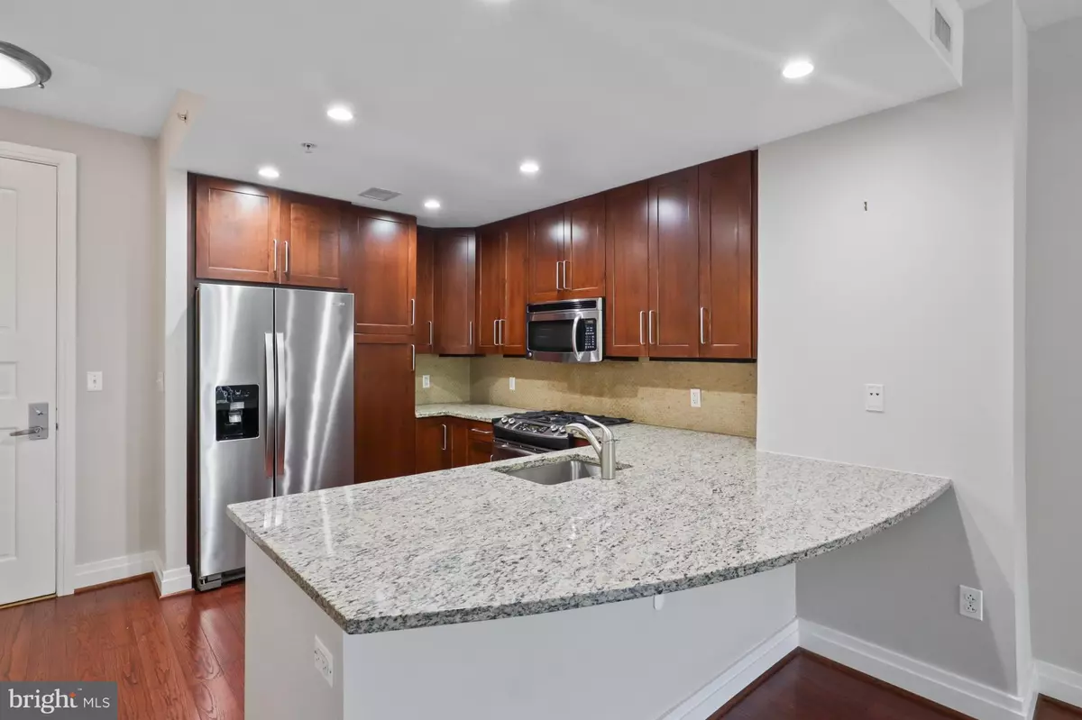 Mclean, VA 22102,8220 CRESTWOOD HEIGHTS DR #213