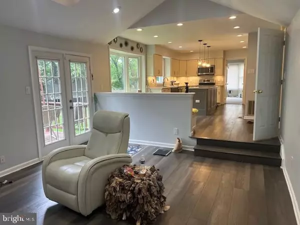 Alexandria, VA 22311,5833 COLFAX AVE