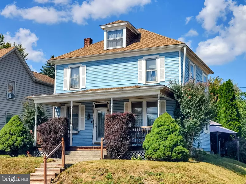 216 CHARLES AVE, Hanover, PA 17331