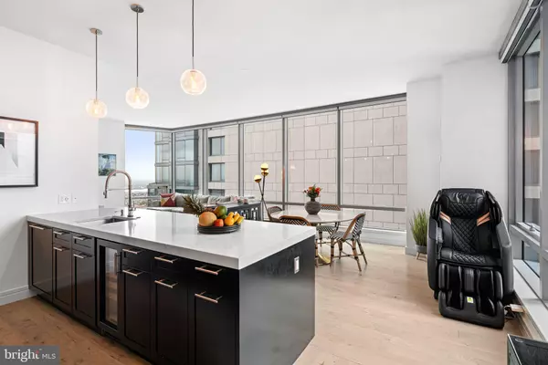 Philadelphia, PA 19102,1414 S PENN SQ #43A