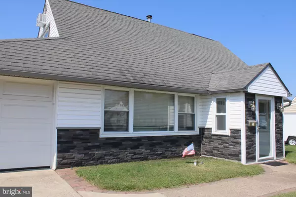 Levittown, PA 19057,23 CRYSTAL PL