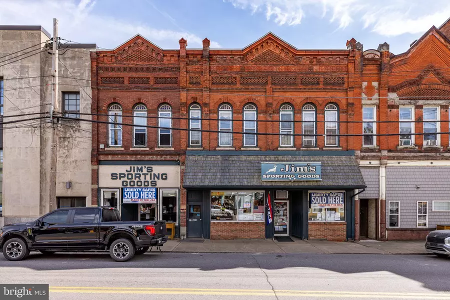 23 W MAIN ST, Canton, PA 17724