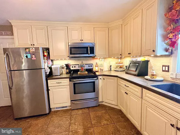 Pennsville, NJ 08070,37 LENAPE DR