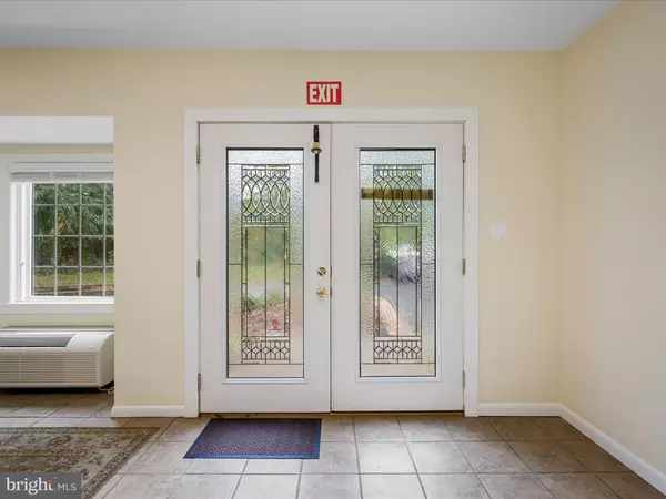 Leesburg, VA 20175,706 S KING ST S #8