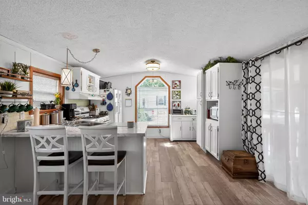 East Windsor, NJ 08520,4 SOUTH DR