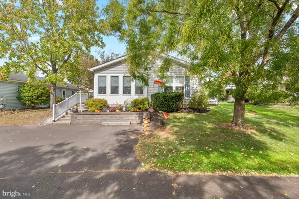 495 GOLDENROD CROSSING W, Buckingham, PA 18912