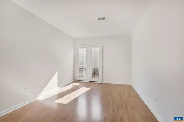 Charlottesville, VA 22903,765 WALKER SQ #4B