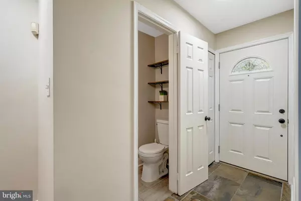 Springfield, VA 22153,8482 SPRINGFIELD OAKS DR