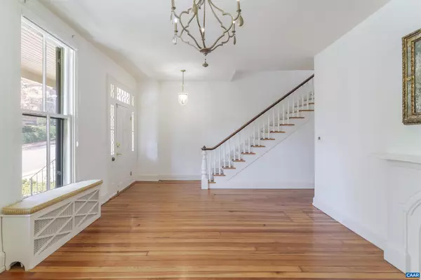 Staunton, VA 24401,17 N WASHINGTON ST