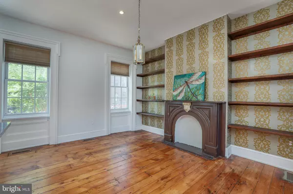 Trenton, NJ 08611,242 CENTRE ST #1