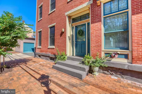 Trenton, NJ 08611,242 CENTRE ST #1