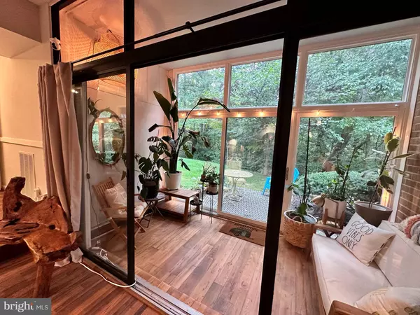 Reston, VA 20190,1661 PARKCREST CIR #100