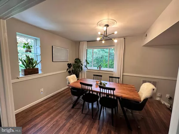 Reston, VA 20190,1661 PARKCREST CIR #100