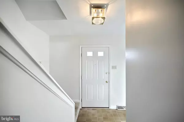 York, PA 17402,423 WHITE ROSE LN