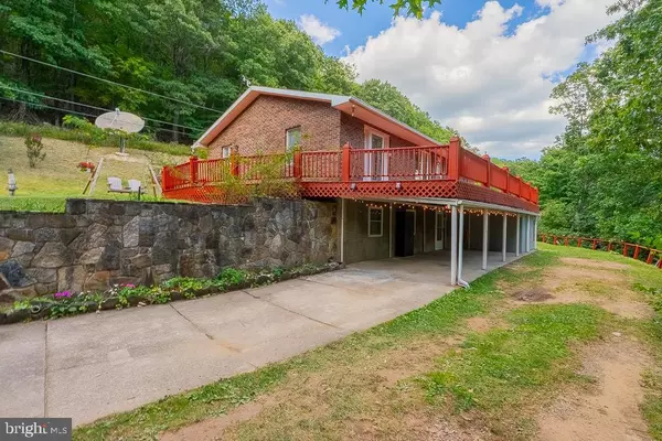 1472 BRIERY GAP RD, Riverton, WV 26814