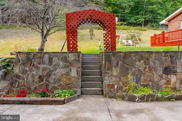 Riverton, WV 26814,1472 BRIERY GAP RD