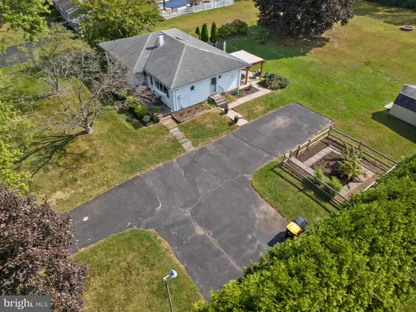 Palm, PA 18070,2012 CORNING RD