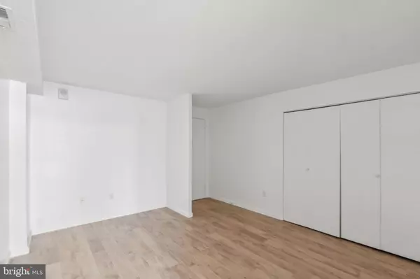 Philadelphia, PA 19102,1420 LOCUST ST #8H