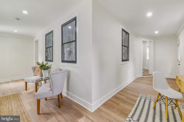 Barrington, NJ 08007,325 READING AVE